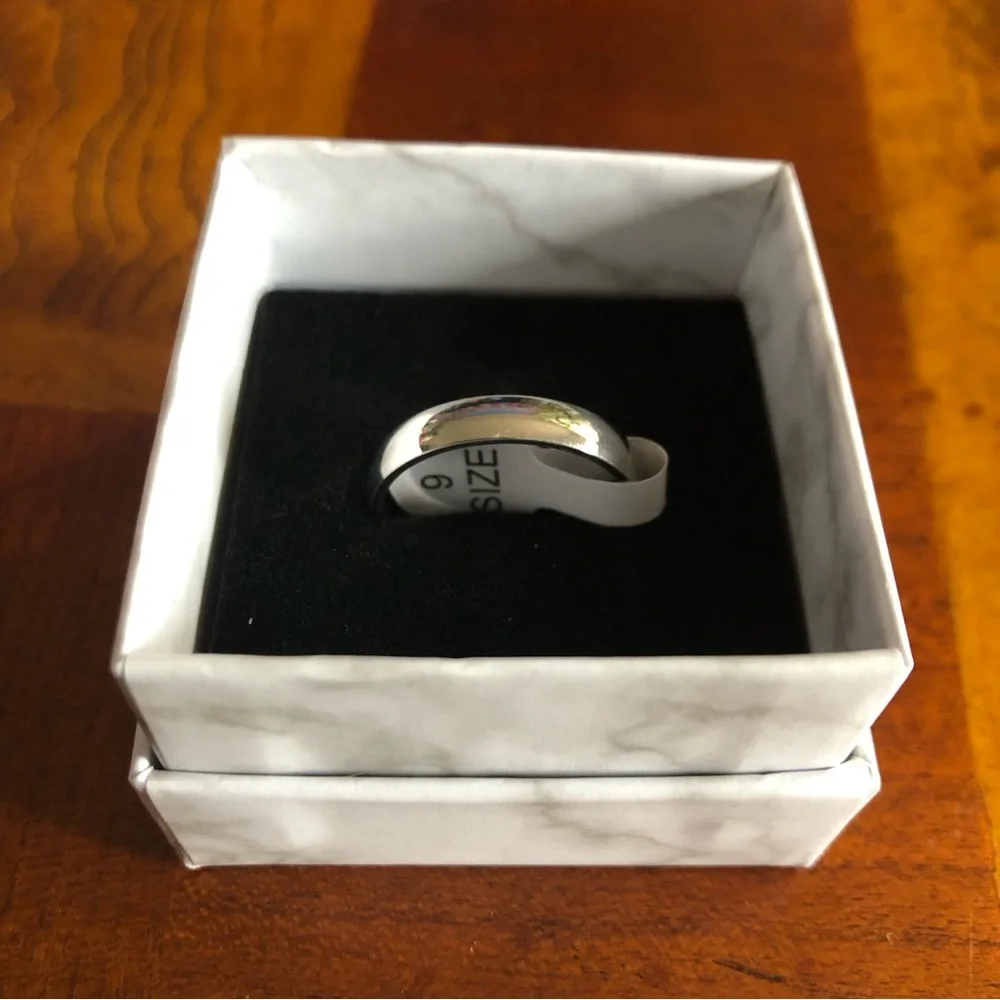 Men’s solid 925 sterling silver 4mm classic dome wedding band NWT 9